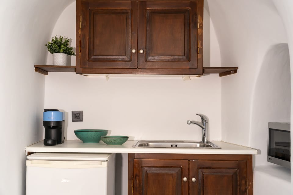 Classic Suite, Sea View (Cave) | Private kitchen | Fridge