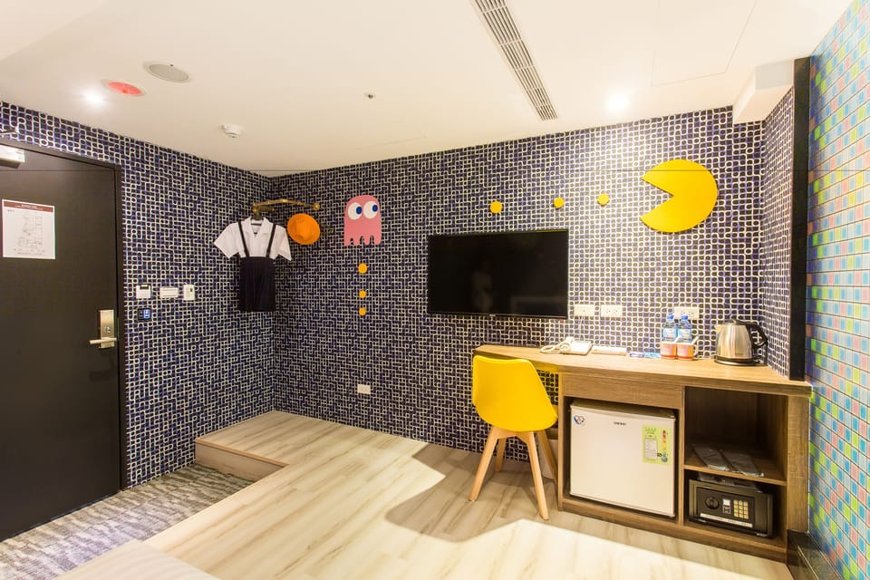 Triple Room | In-room safe, desk, blackout drapes, soundproofing