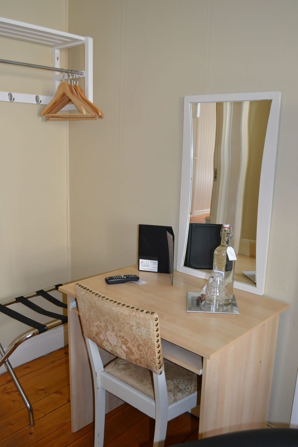 Twin Room | Individually decorated, individually furnished, desk, blackout drapes