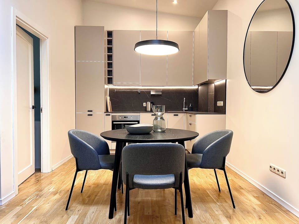 Signature Apartment | Private kitchen | Full-size fridge, oven, stovetop, coffee/tea maker
