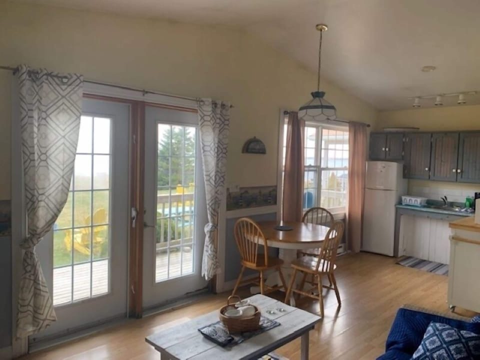 Cottage 3 - Gulls Nest | Living area | TV, fireplace