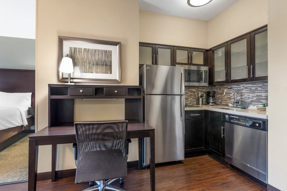 Standard Room | Iron/ironing board, WiFi (free), bed sheets