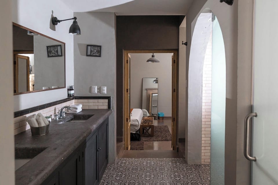 Master Suite | Minibar, in-room safe, blackout drapes, free WiFi