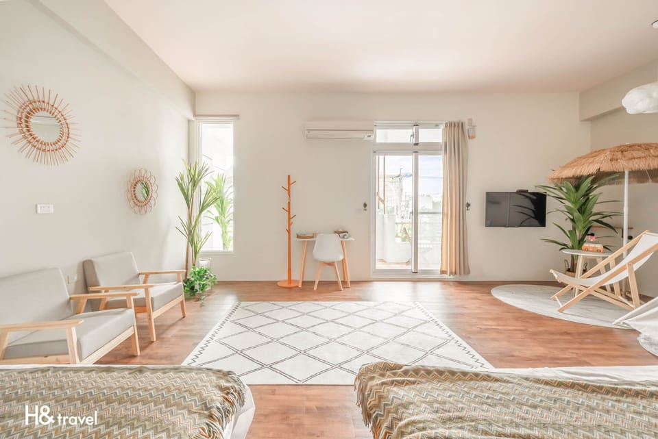 Family Suite-with balcony | Blackout drapes, soundproofing, free WiFi, bed sheets