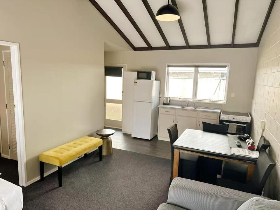 Superior Apartment, 1 Bedroom, Kitchen | Private kitchen | Fridge, microwave, electric kettle, cookware/dishes/utensils