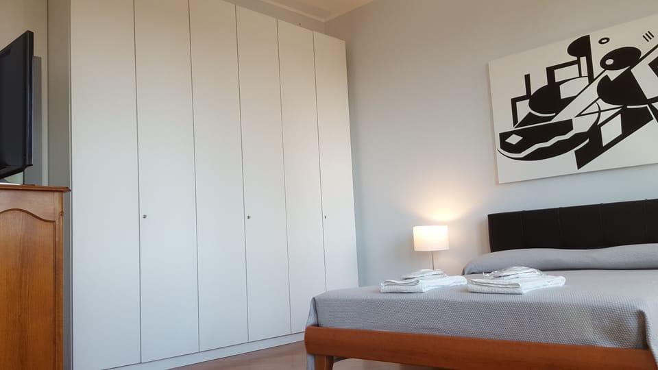 Studio, City View | Desk, blackout drapes, iron/ironing board (on request)
