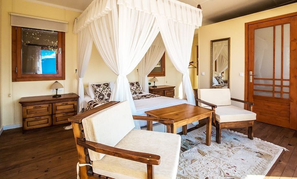 Deluxe Bungalow, Sea View | Premium bedding, soundproofing, WiFi (free), individually decorated