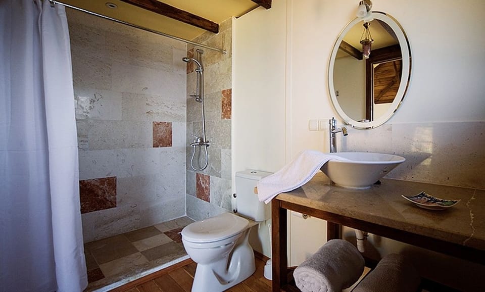 Deluxe Bungalow, Sea View | Bathroom | Shower, free toiletries, hair dryer, slippers
