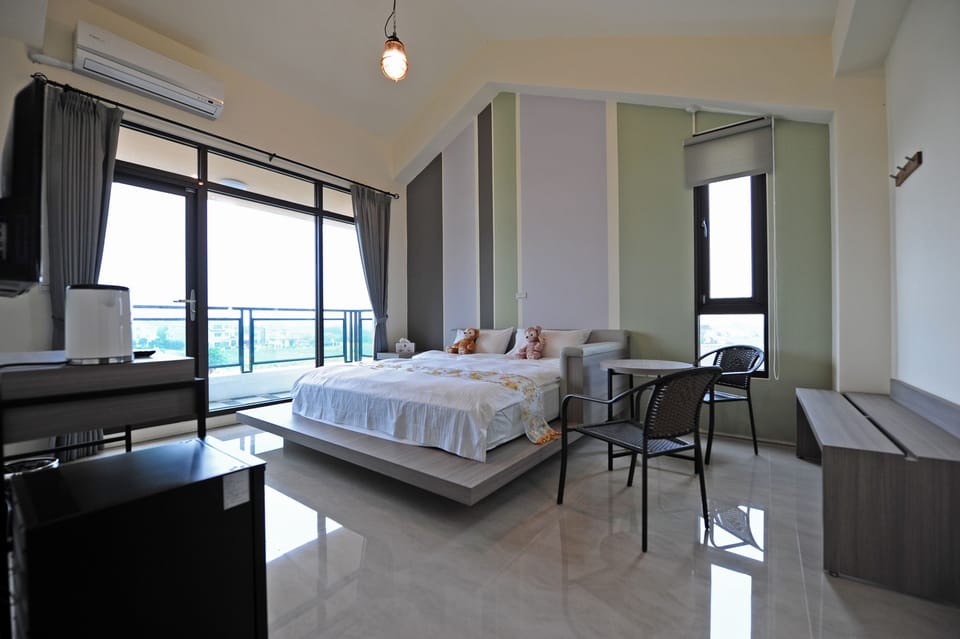 Premium bedding, blackout drapes, free WiFi