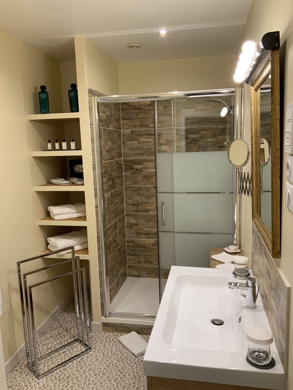 Deluxe Double Room (Rose) | Bathroom | Designer toiletries, hair dryer, slippers, towels