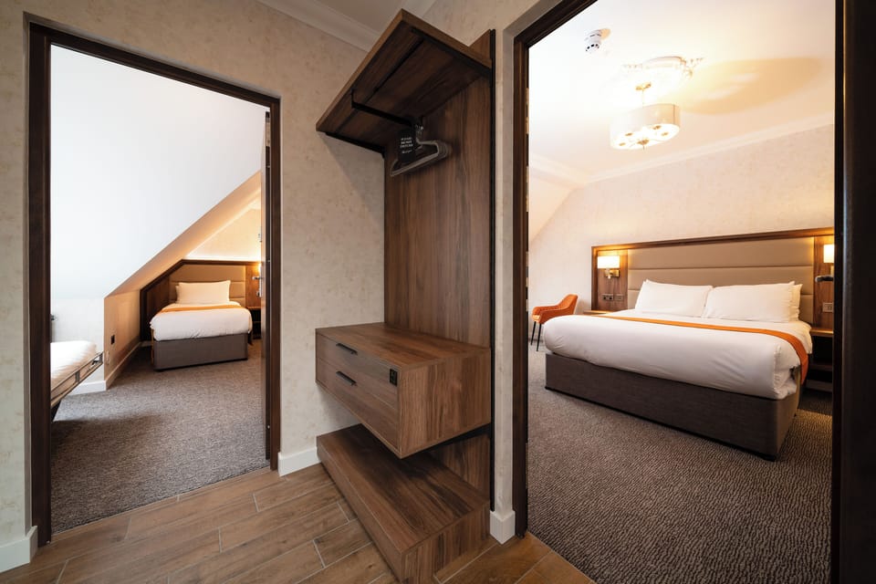 Junior Suite Two bedrooms One Bathroom | Free WiFi, bed sheets
