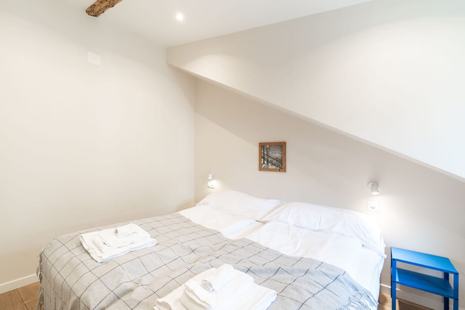 Two-Bedroom Apartment with Matterhorn View (top floor) | 2 bedrooms, soundproofing, cribs (free), rollaway beds (surcharge)