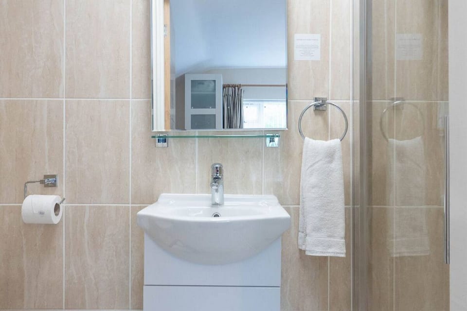 Standard Double Room, Ensuite | Bathroom