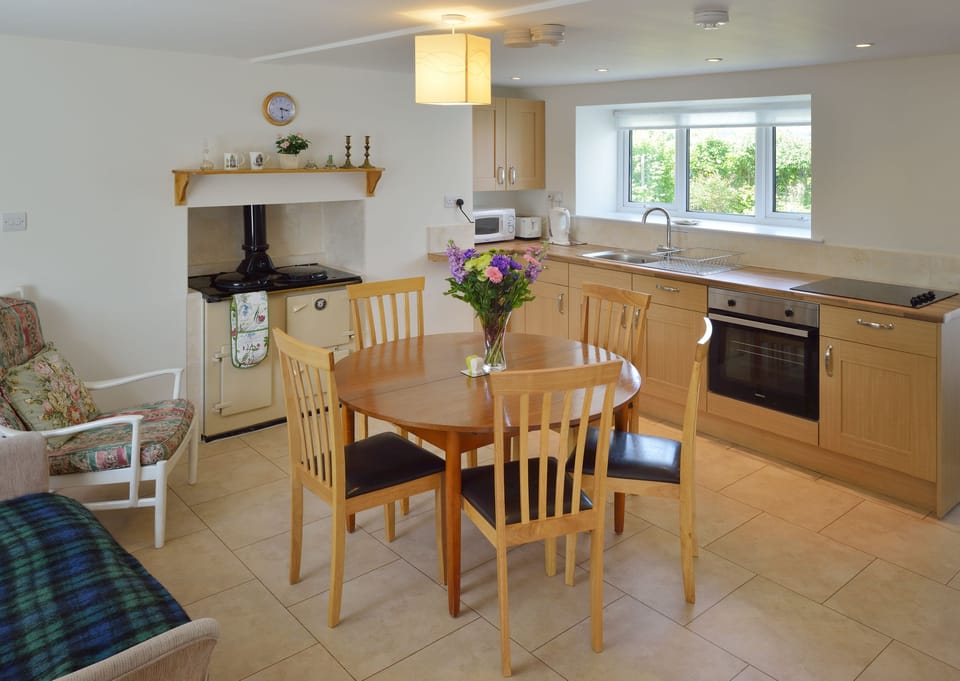 Traditional Cottage, 3 Bedrooms, Mountain View | Interior detail