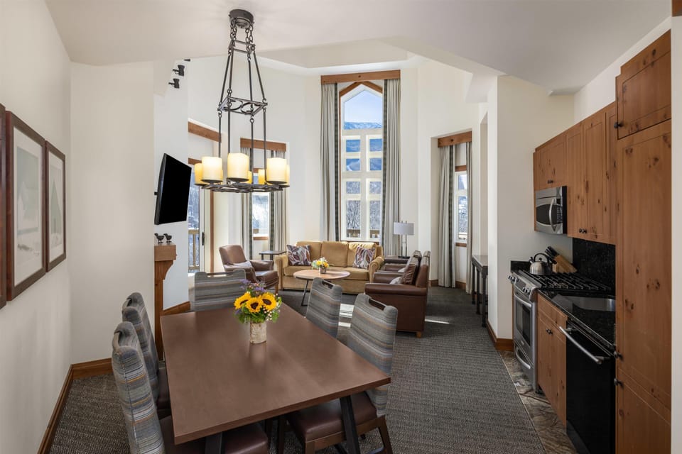 Suite, 2 Bedrooms (Alpine) | Premium bedding, pillowtop beds, in-room safe, desk