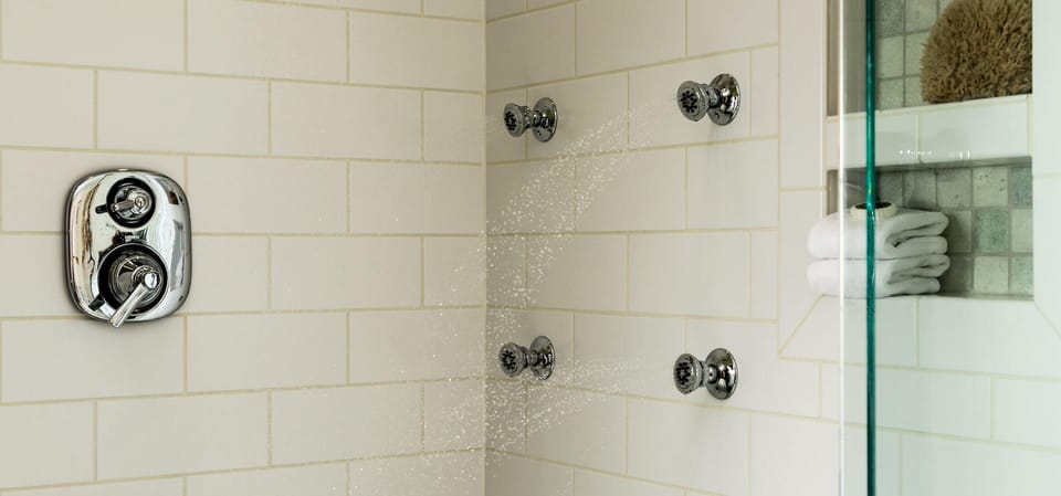 Deluxe Room | Bathroom | Free toiletries, hair dryer, towels