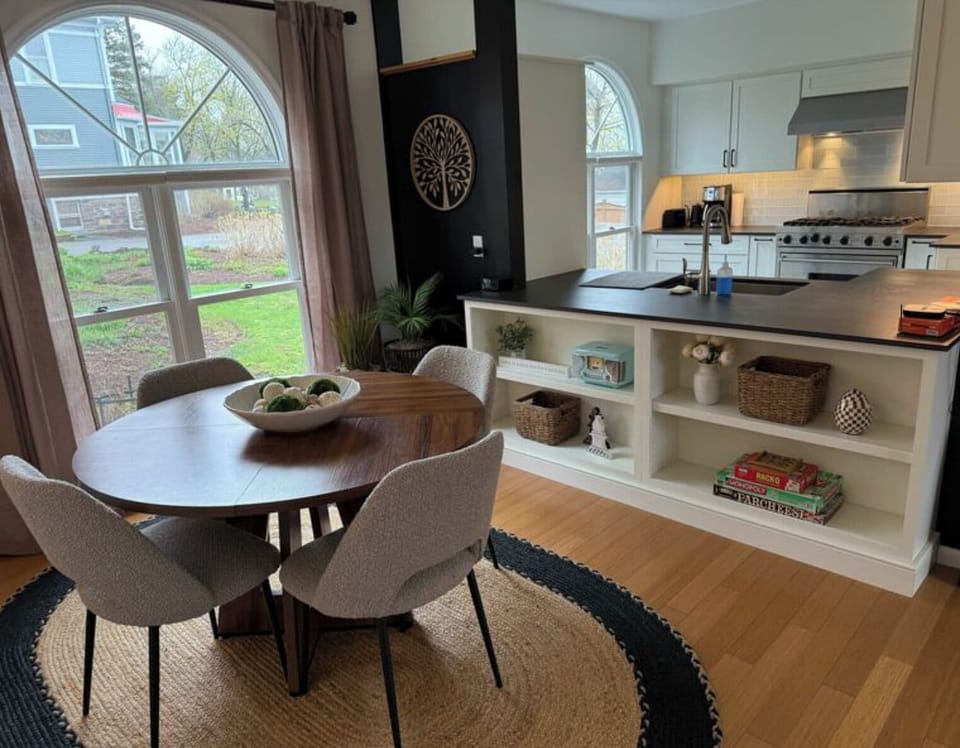 Premium Cottage | Desk, laptop workspace, WiFi (free), individually decorated