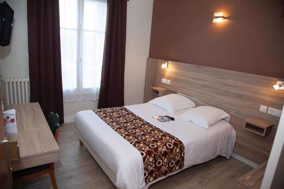 Double Room | Desk, free cribs/infant beds, free WiFi, bed sheets