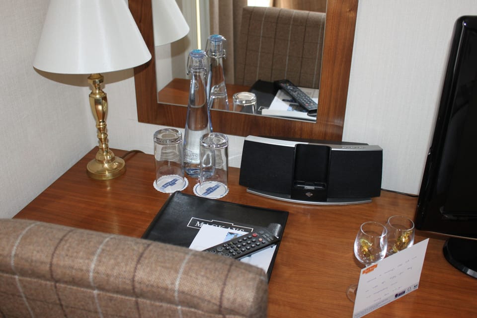 Deluxe Twin Room, 2 Twin Beds, River View | Hypo-allergenic bedding, desk, laptop workspace, blackout drapes