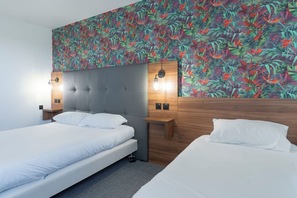 Comfort Triple Room, Garden View | Desk, blackout drapes, soundproofing, cribs/infant beds