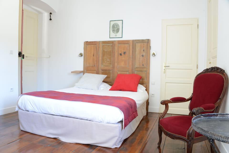 Room (Arrighi de Casanova) | Iron/ironing board (on request), WiFi (free), bed sheets