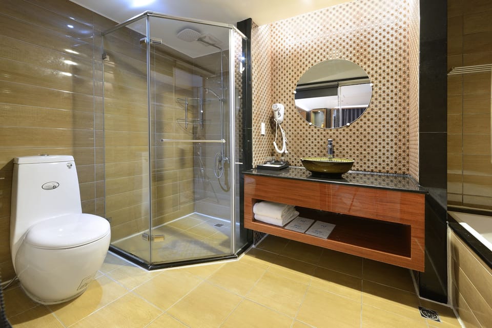 Grand Triple Room, 1 Bedroom, Bathtub | Bathroom | Shower, hair dryer, slippers, towels