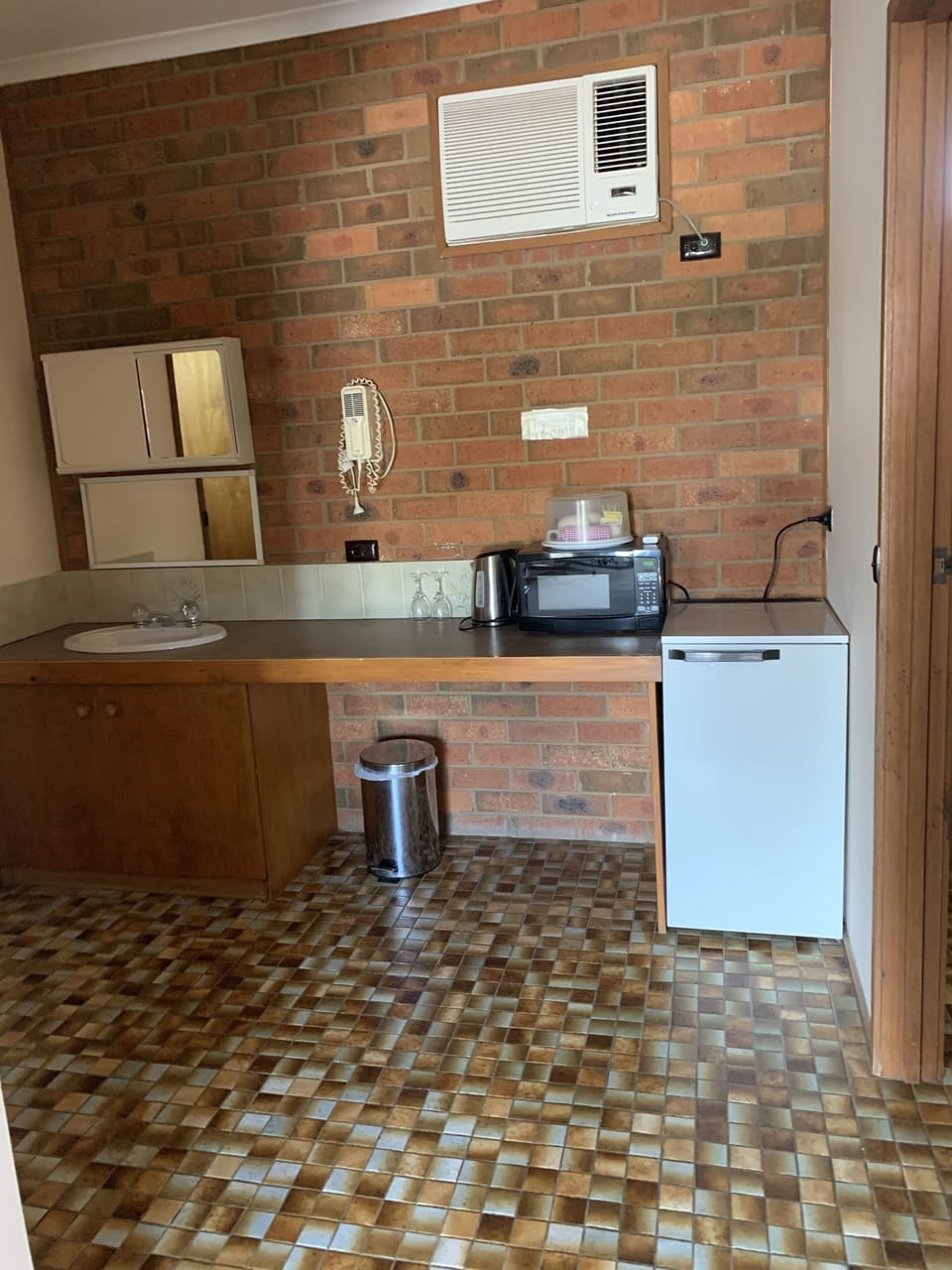 Standard Queen Room | Private kitchen | Fridge, microwave, coffee/tea maker, electric kettle