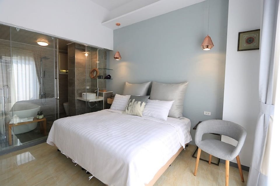 Deluxe Double Room (2) | 1 bedroom, premium bedding, minibar, in-room safe