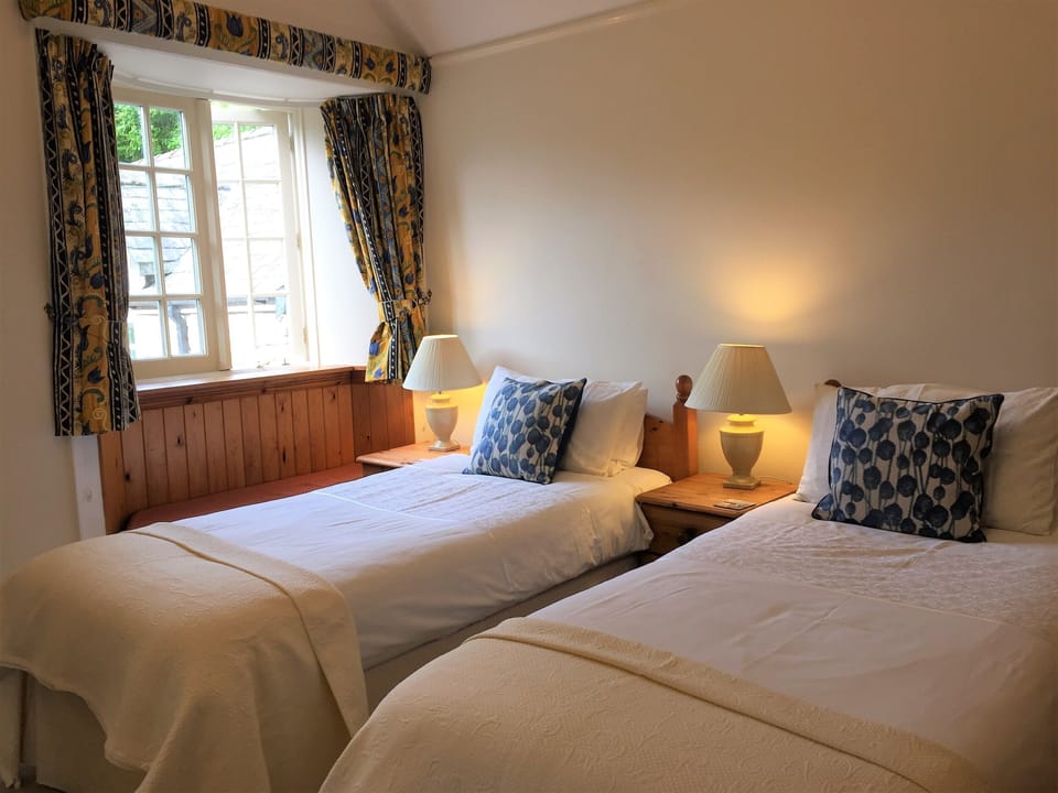 Family Room (Oak) | Hypo-allergenic bedding, iron/ironing board, free WiFi, bed sheets