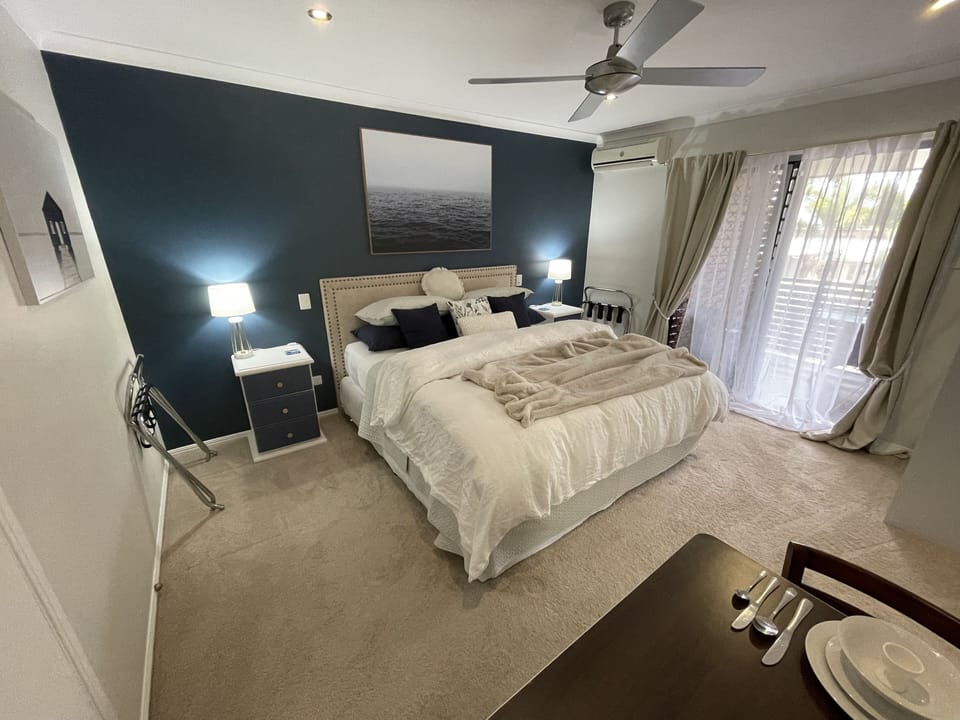 Luxury Double Room, 1 King Bed (Brighton - Luxury Queen with Balcony) | 1 bedroom, premium bedding, soundproofing
