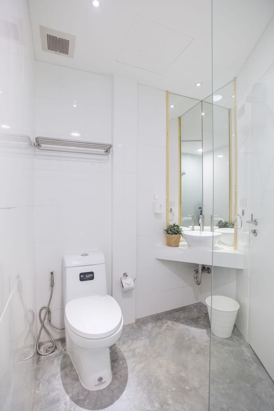 Free toiletries, hair dryer, slippers, bidet