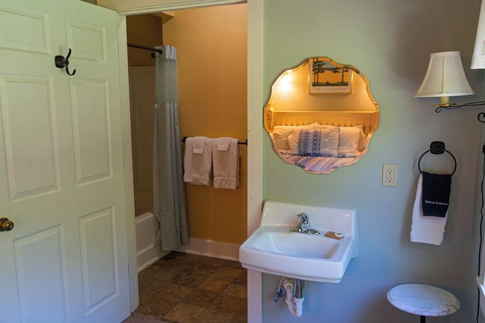 Studio, 1 Queen Bed with Sofa bed, Kitchenette, Ground Floor | Bathroom | Eco-friendly toiletries, hair dryer, towels, soap