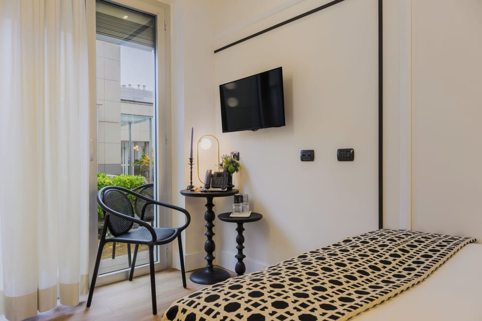 Basic Room | Premium bedding, down comforters, minibar, in-room safe