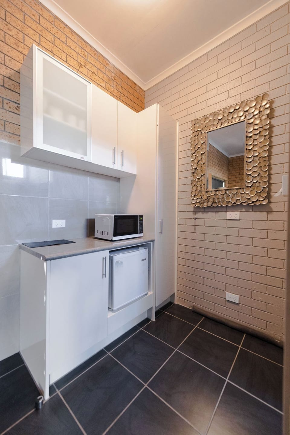 Superior Queen Room | In-room safe, desk, laptop workspace, iron/ironing board