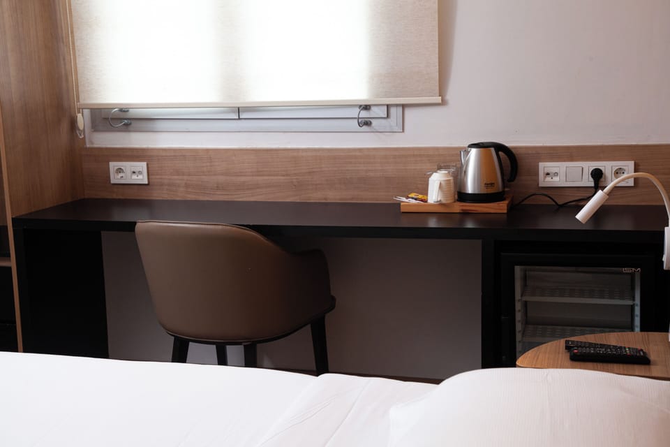 Standard Room | Living area | TV