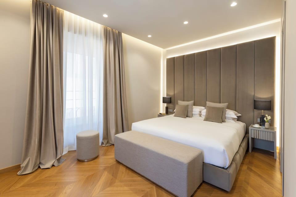 Suite, Annex Building | Premium bedding, minibar, in-room safe, desk
