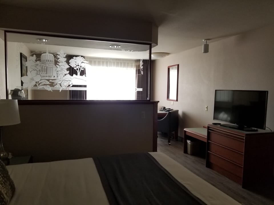 Junior Suite | Living area | 42-inch LCD TV with cable channels, pay movies