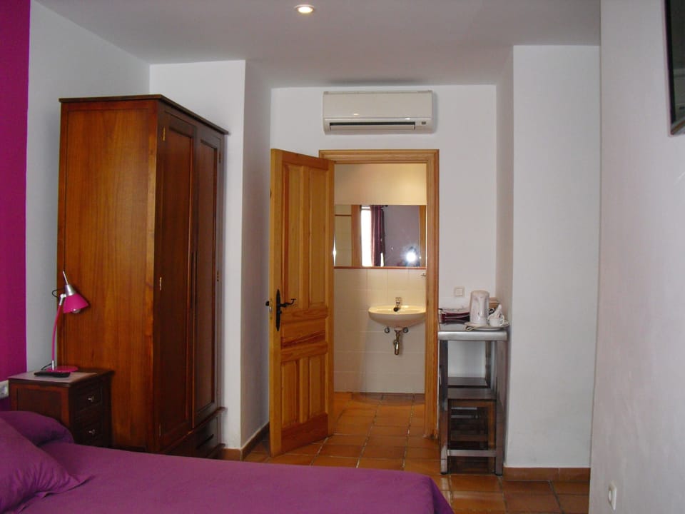 Standard Room, 2 Double Beds | Down comforters, free WiFi, bed sheets