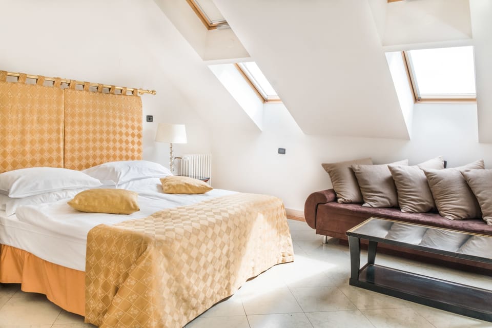 Studio Suite, Terrace | In-room safe, desk, soundproofing, iron/ironing board