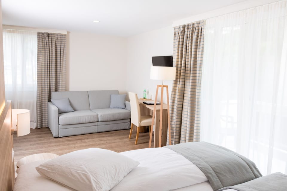 Superior Twin Room | Desk, free WiFi, bed sheets