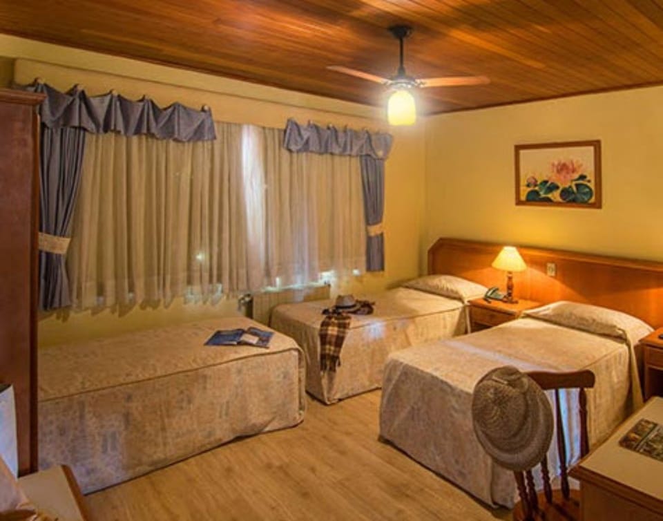 Luxury Triple Room, 3 Twin Beds | Minibar, blackout drapes, iron/ironing board, free WiFi