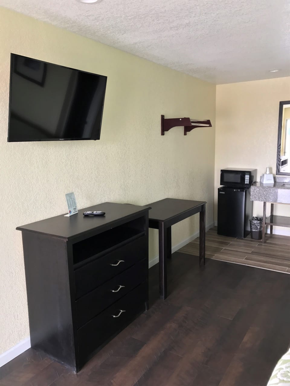 Basic Single Room, 1 Queen Bed, Non Smoking | Room amenity