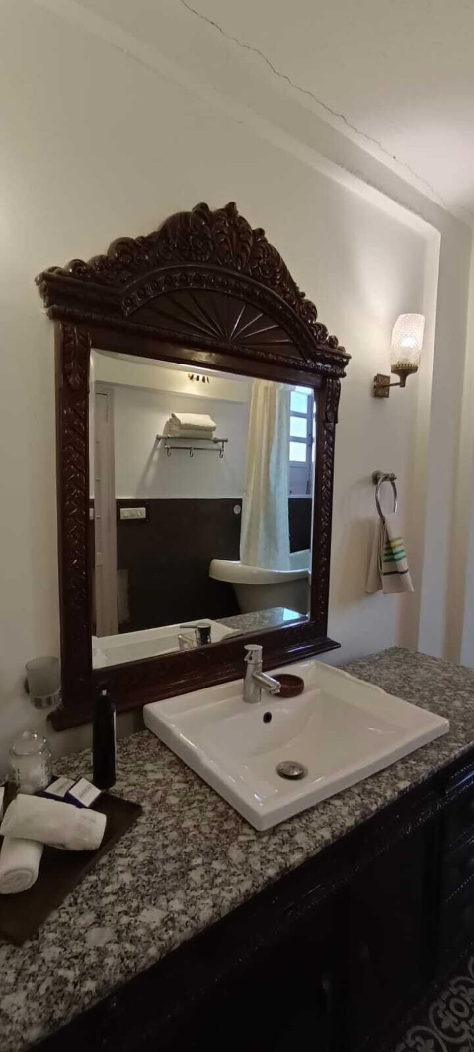 Ratnavali Grand Suite | Bathroom | Rainfall showerhead, free toiletries, hair dryer, bathrobes