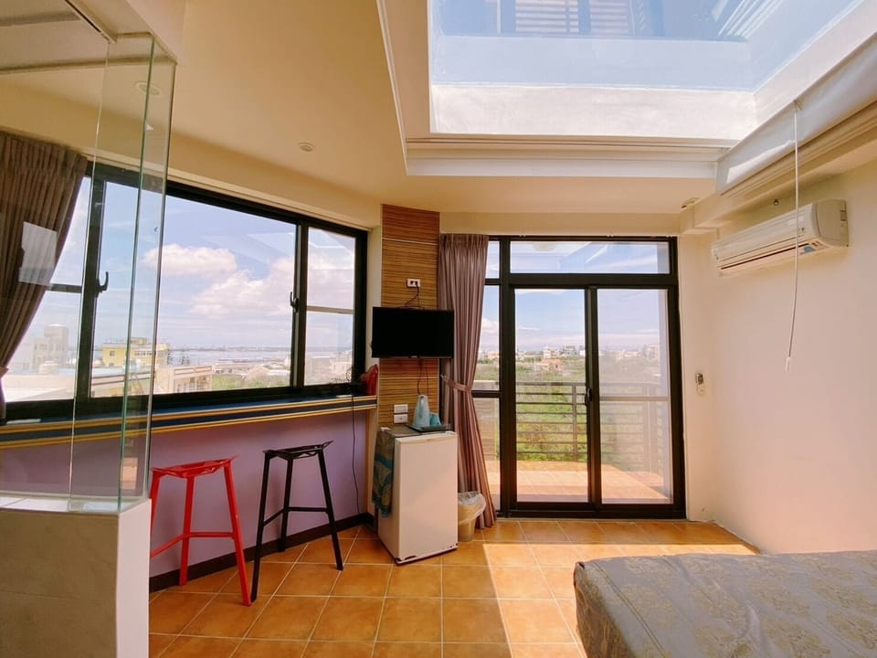 Romantic Double Room | Blackout drapes, free WiFi, bed sheets
