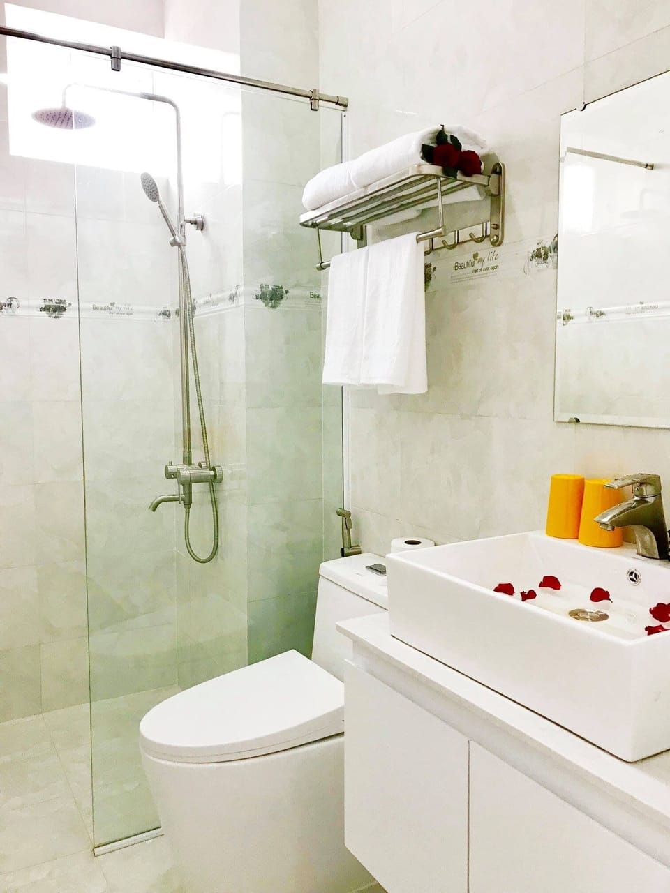 Combined shower/tub, free toiletries, hair dryer, slippers