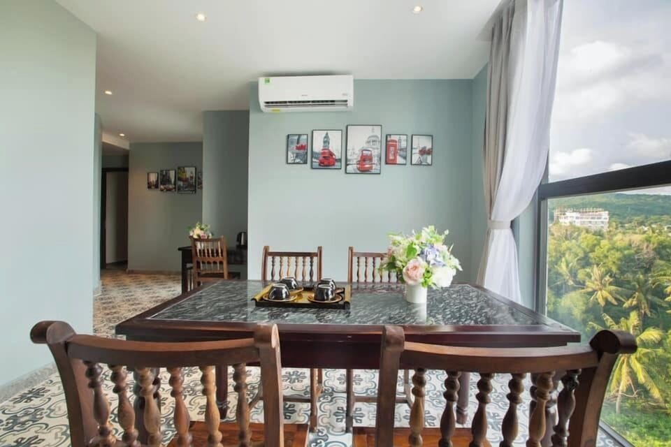 Family Room, Mountain View | Living area | Flat-screen TV