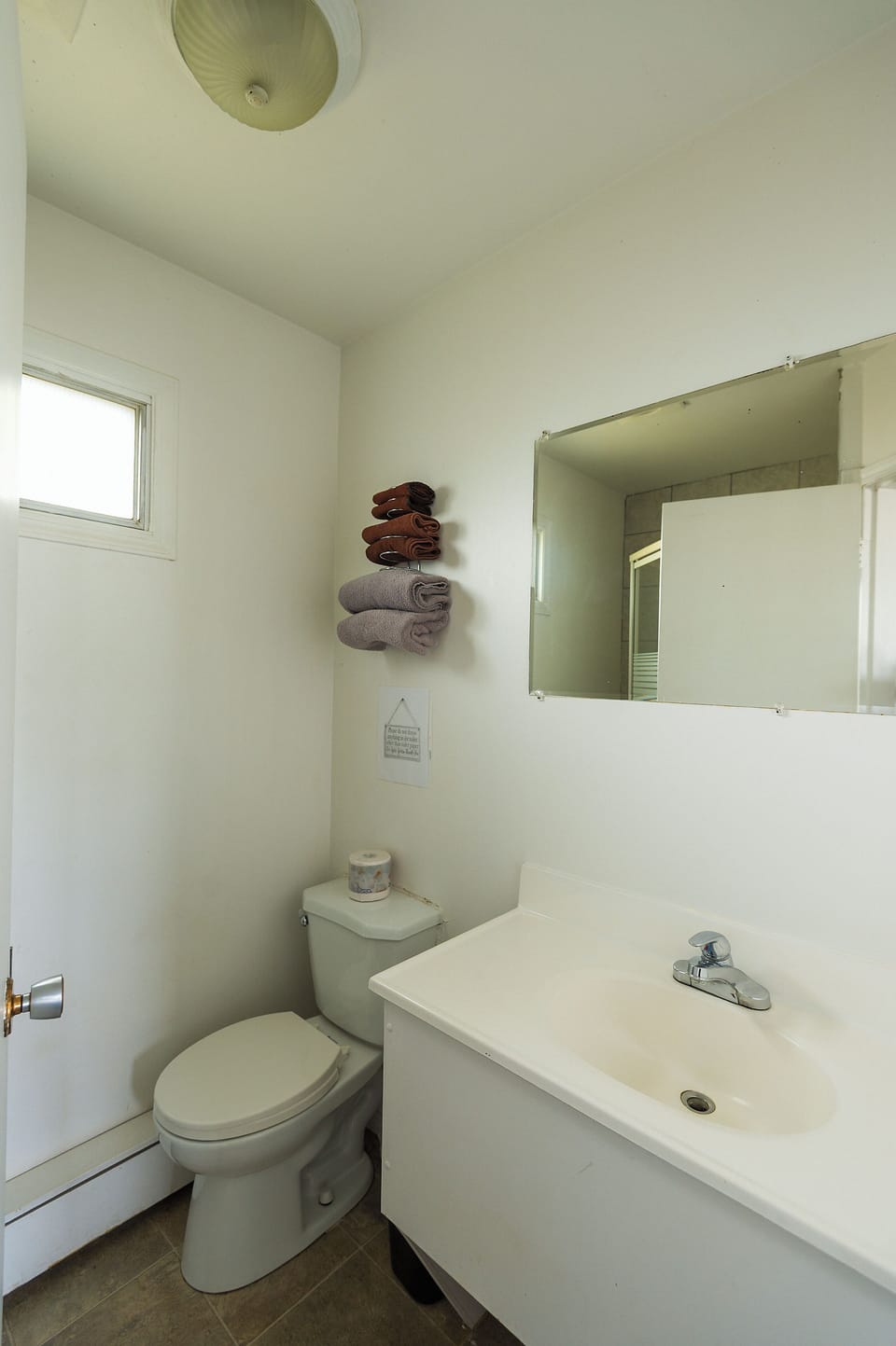 Economy Studio Suite, 1 Double Bed | Bathroom | Shower, free toiletries, towels