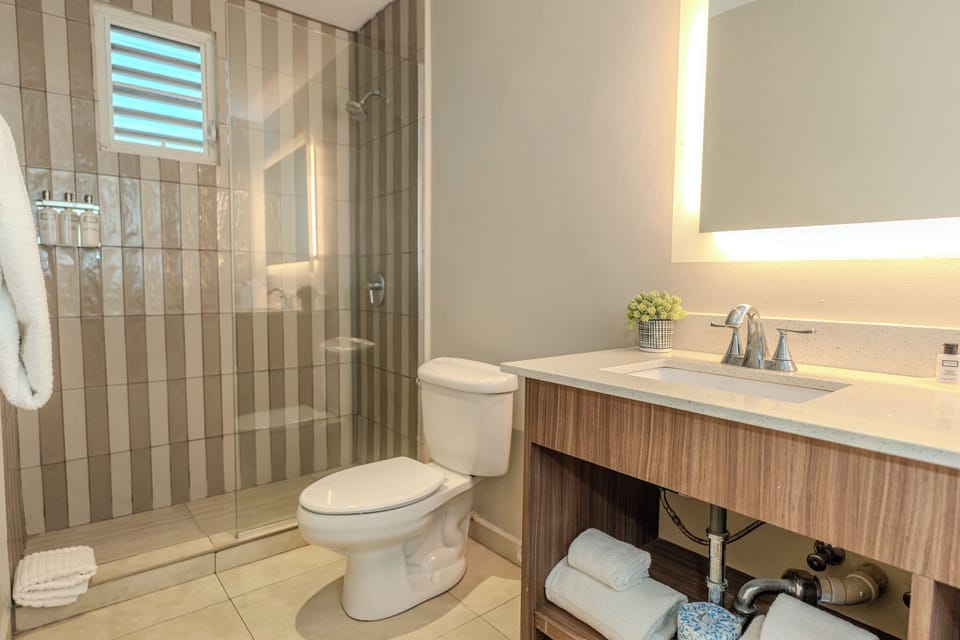 Suite, 1 King Bed, Non Smoking | Bathroom | Shower, hair dryer, towels