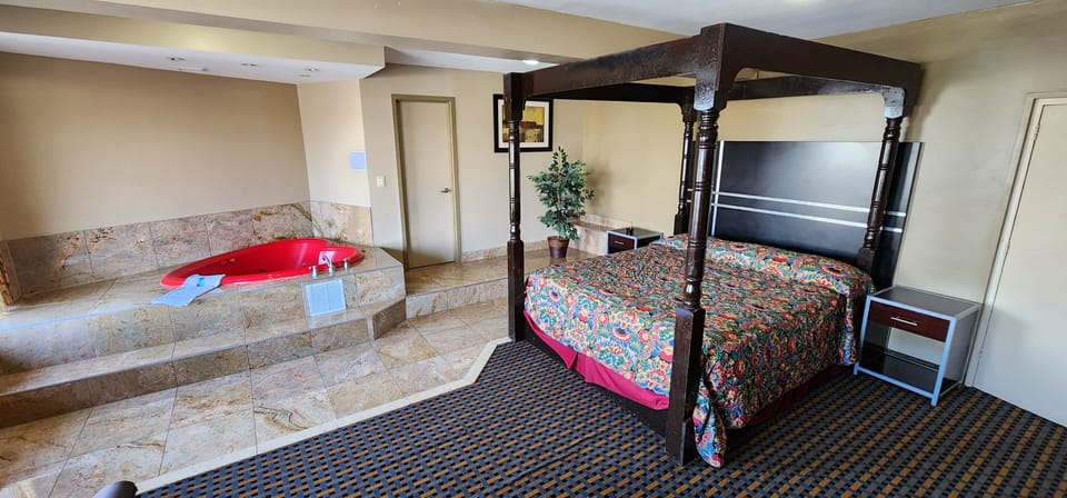 Basic Room, 1 King Bed, Jetted Tub | Select Comfort beds, iron/ironing board, free WiFi