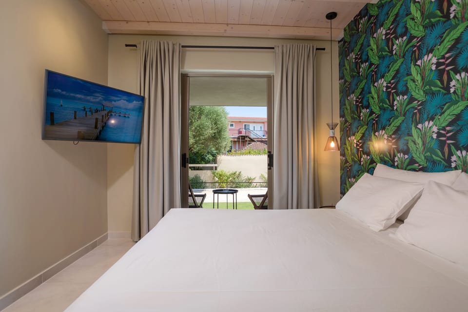 Premium Double Room | Minibar, in-room safe, blackout drapes, iron/ironing board
